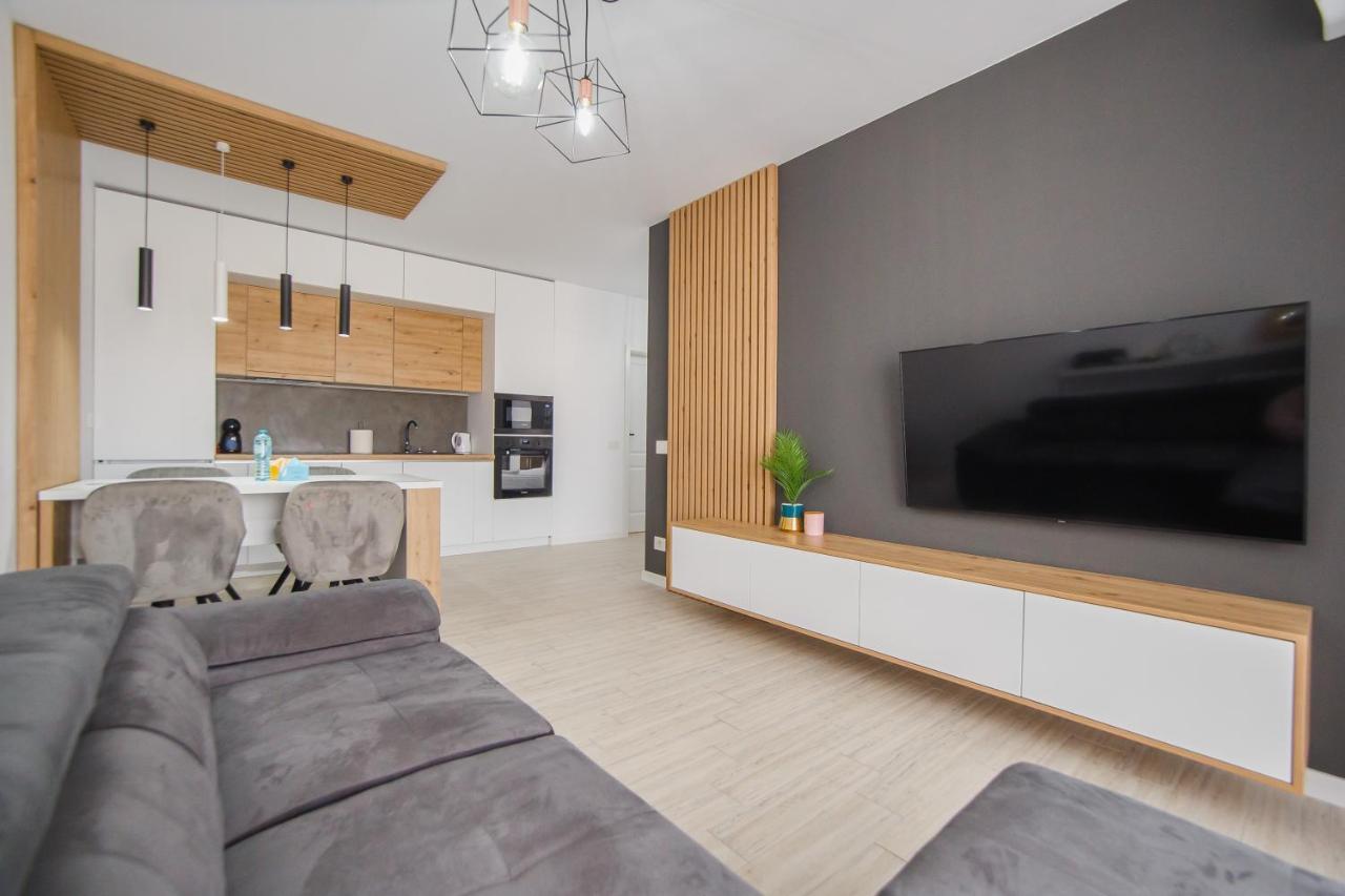 Pinkwood Harmony Apartment Oradea Ngoại thất bức ảnh