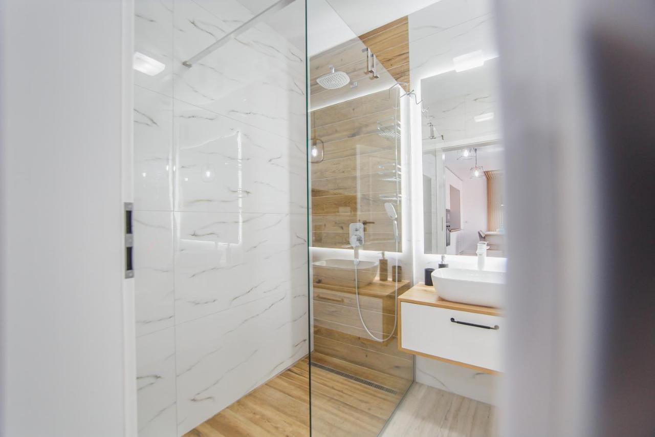 Pinkwood Harmony Apartment Oradea Ngoại thất bức ảnh